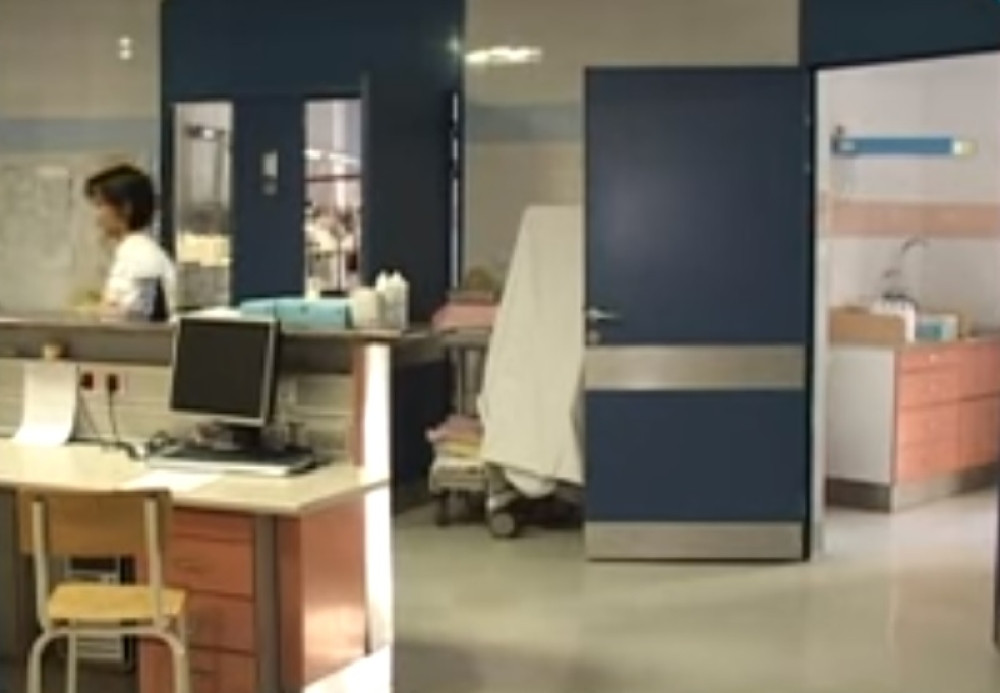 Smenjen upravnik porodilišta! Vrhunskog stručnjaka smakli po političkoj liniji! Sada isplivavaju sve malverzacije i nepotizam (FOTO)