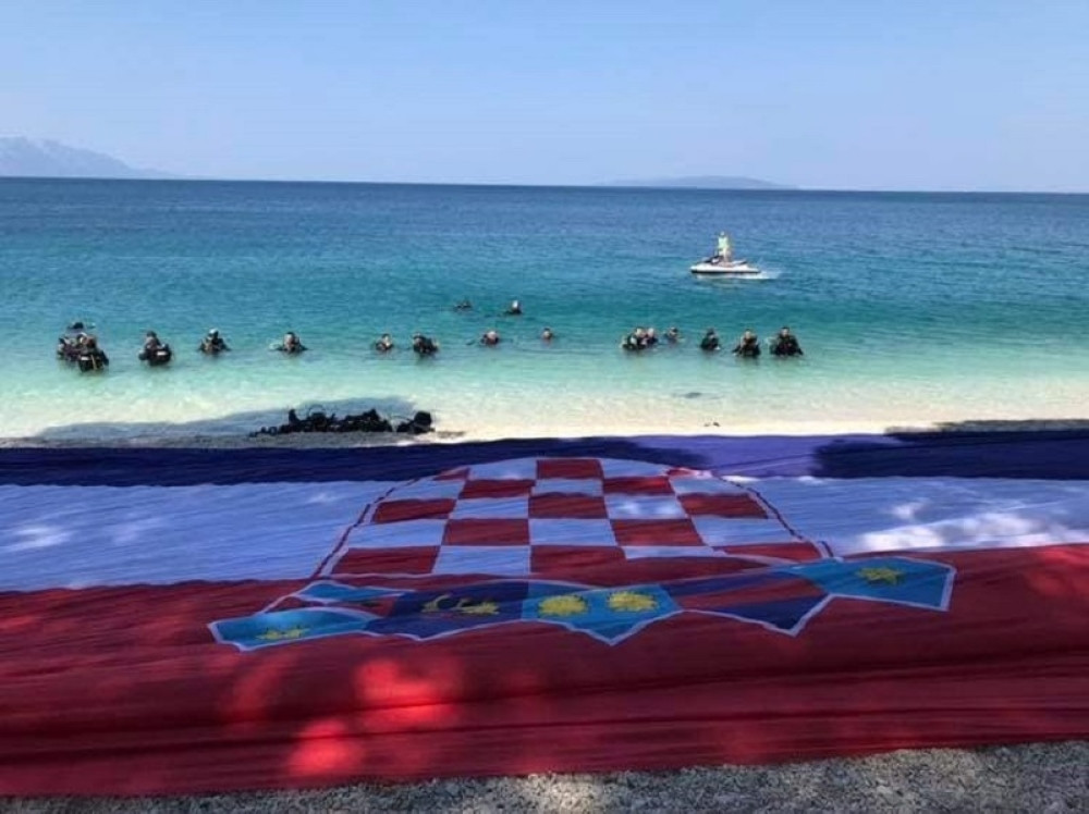 Hrvatsko letovalište uvelo zabranu, smučilo im se da gledaju U GAĆE, kažnjavaće na licu mesta!