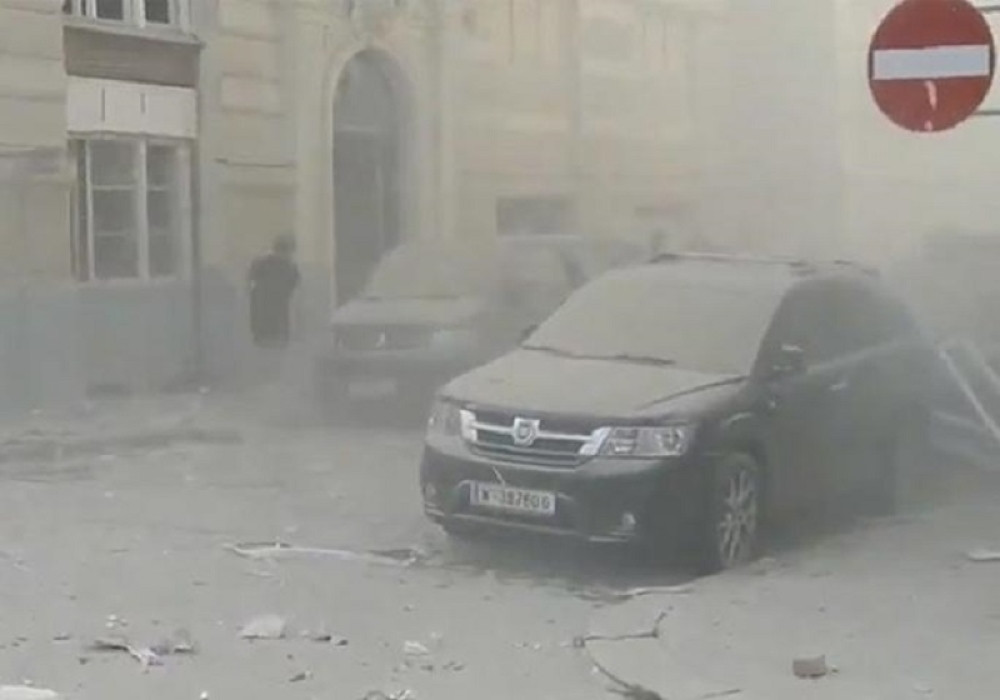 Srušile se DVE ZGRADE, ima povređenih! Policija se oglasila: Ispred je KRATER! (FOTO)