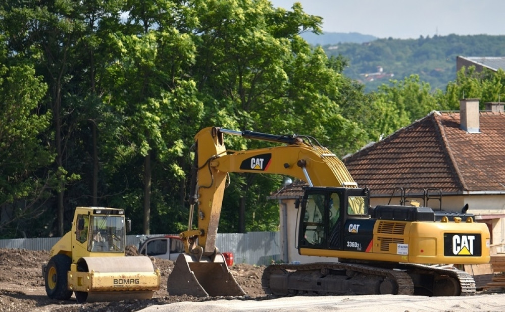 Nebojša gledao kako bager LETI U VAZDUH na gradilištu, radnici slučajno zakačili bombu, prve slike sa mesta nesreće! (FOTO)