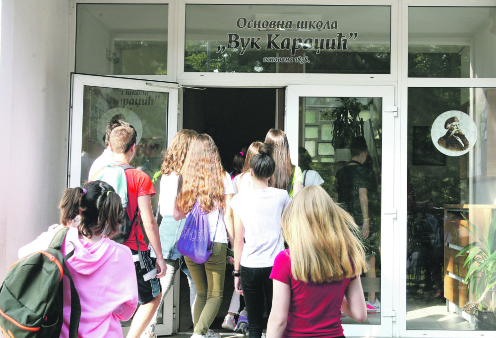 Ovi profesori strepe od povratka u klupe, jedna stvar može da bude kobna po njih!