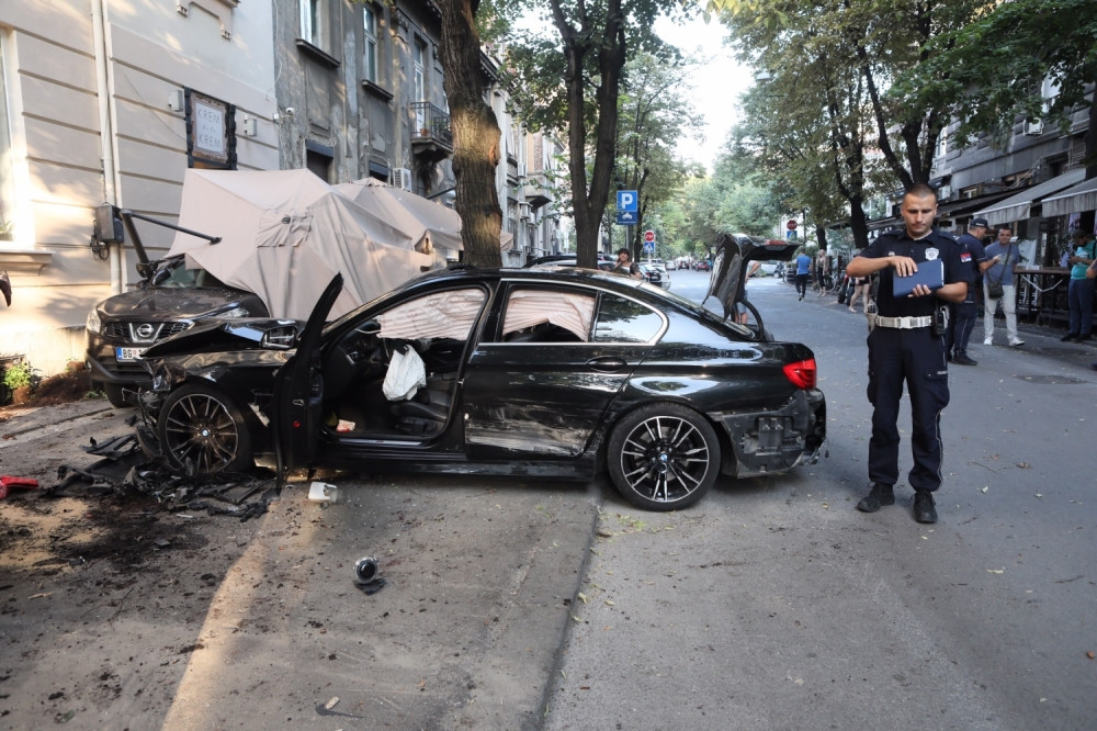 Napravio opšti haos u Strahinjića Bana, povredio troje ljudi, pretio im smrću, pa pao na granici!