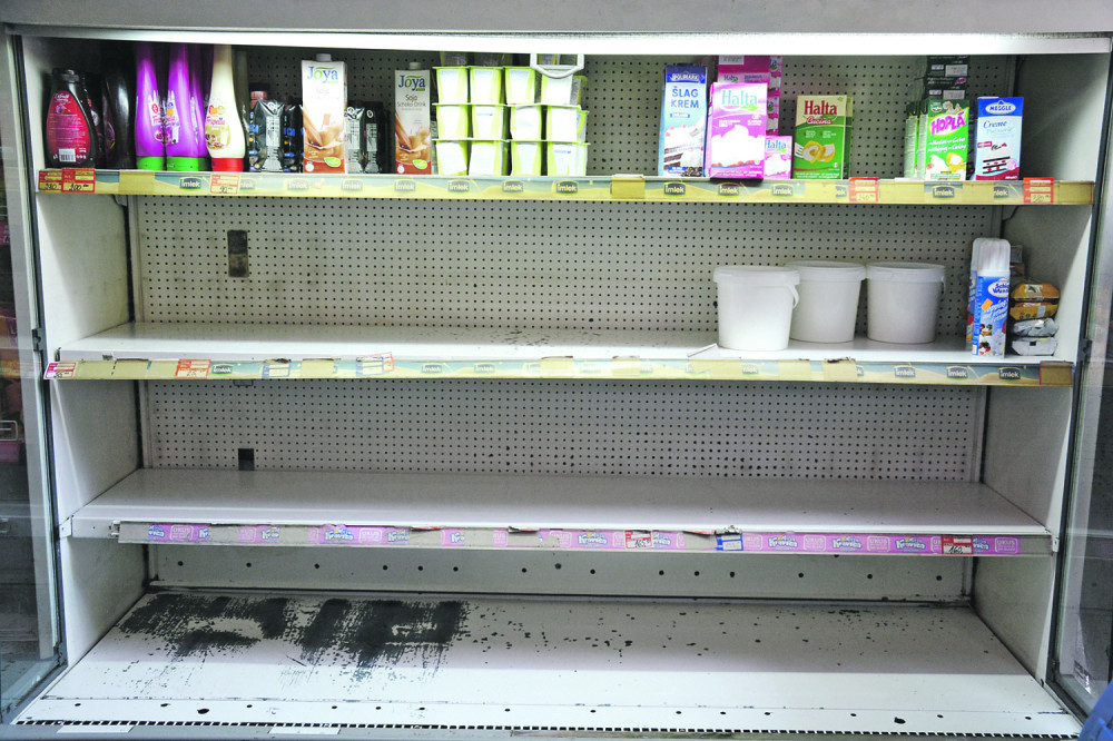 Humanitarna katastrofa na pomolu zbog nacističkih taksi koje je Priština uvela na srpsku robu