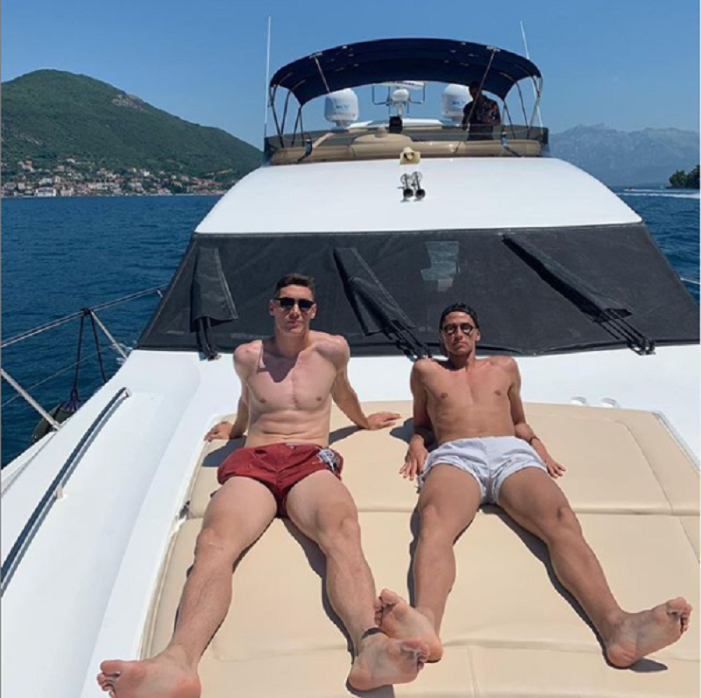 Doživeli debakl u Italiji pa uživaju u toplom vremenu na jahti! (FOTO)