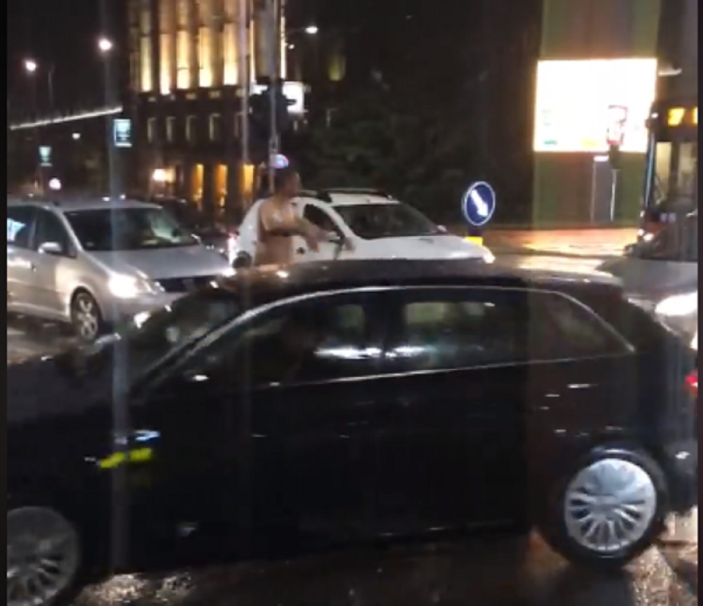 Skinuo se nasred ulice, pa počeo da MLATARA!