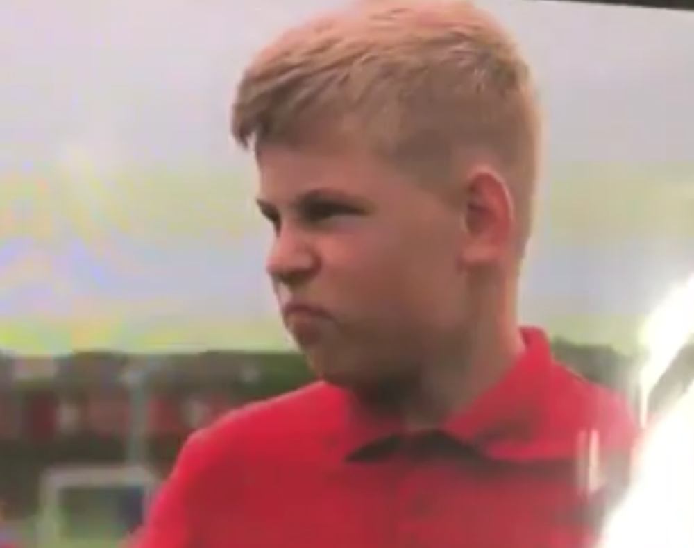 Navijač Junajteda upitan koji fudbaler mu je najdraži, doveo je reporteku do suza urnebesnim odgovorom! (VIDEO)