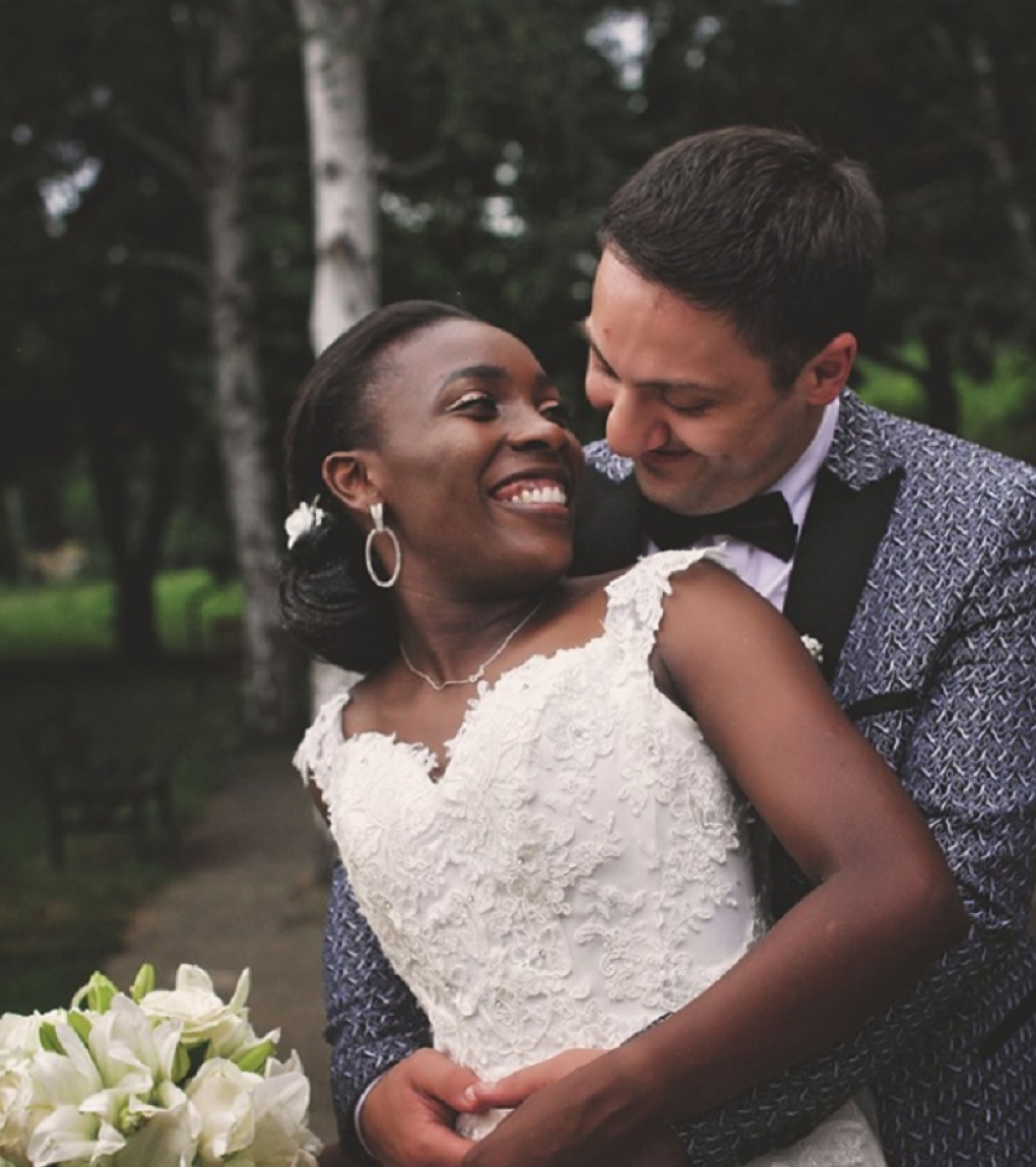 Srpska snajka iz Kenije povela kolo na oduševljenje gostiju! (FOTO + VIDEO)