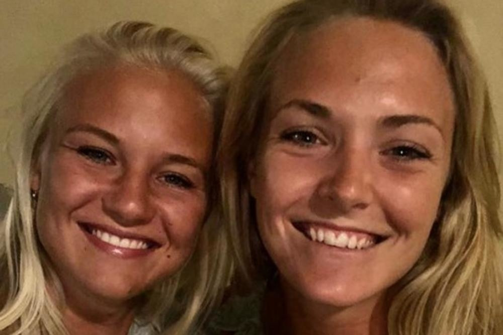 Vreli poljubac dve fudbalerke za četvrtfinale Svetskog prvenstva! (FOTO)