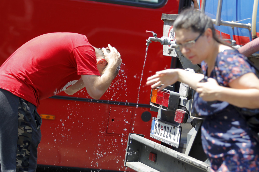 Vreme u Srbiji opasno, ljudi padaju u nesvest od vrućine, a najstrašnije nam tek sledi