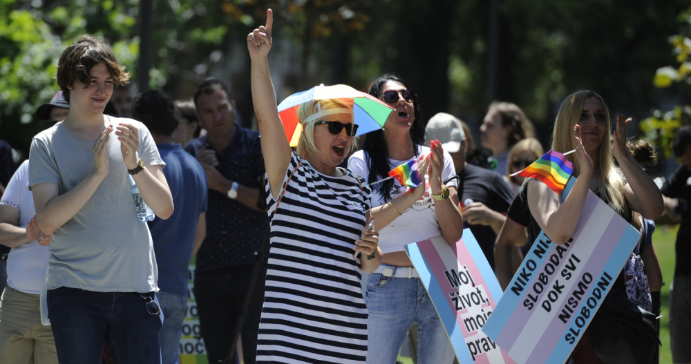 Šetalo se, volelo se, bila je opšta ludnica... Evo kako je izgledao defile pripadnika LGBT populacije Knez Mihailovom (FOTO)