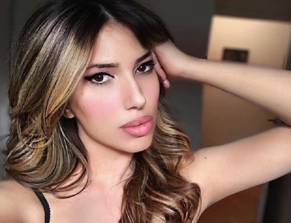 Ćerka Željka Joksimovića se vratila na selo: Oko nje štala i balega, a tek šta drži u rukama (FOTO)