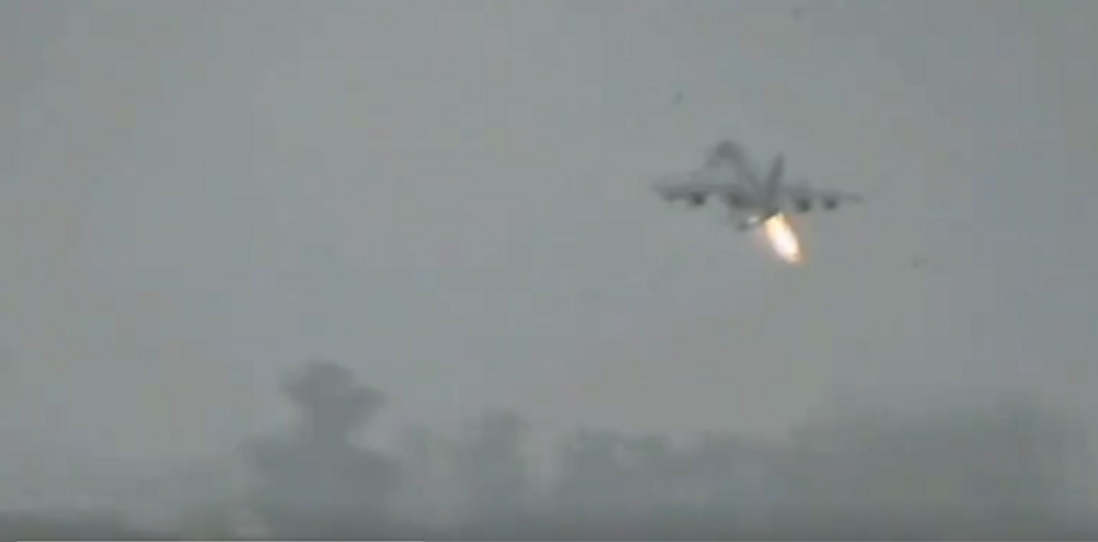 Jato vrana umalo da sruši avion! Pilot morao da otkači sav eksploziv i napravi živi UŽAS na zemlji! (VIDEO)