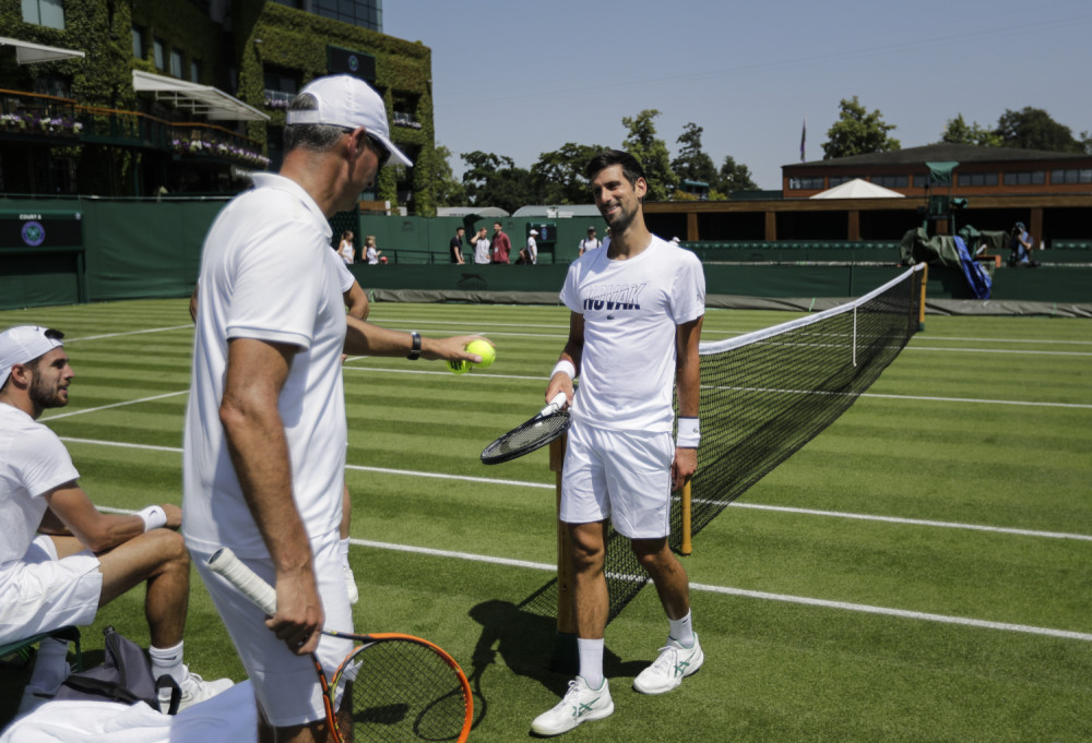 Ovo je Novakov sledeći rival na Vimbldonu! Odvalio je Tunižanina u tri seta!