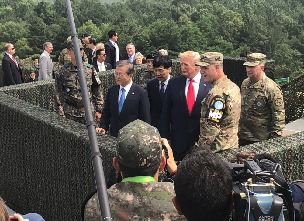 Tramp stigao na granicu, samo se ON čeka! (VIDEO)