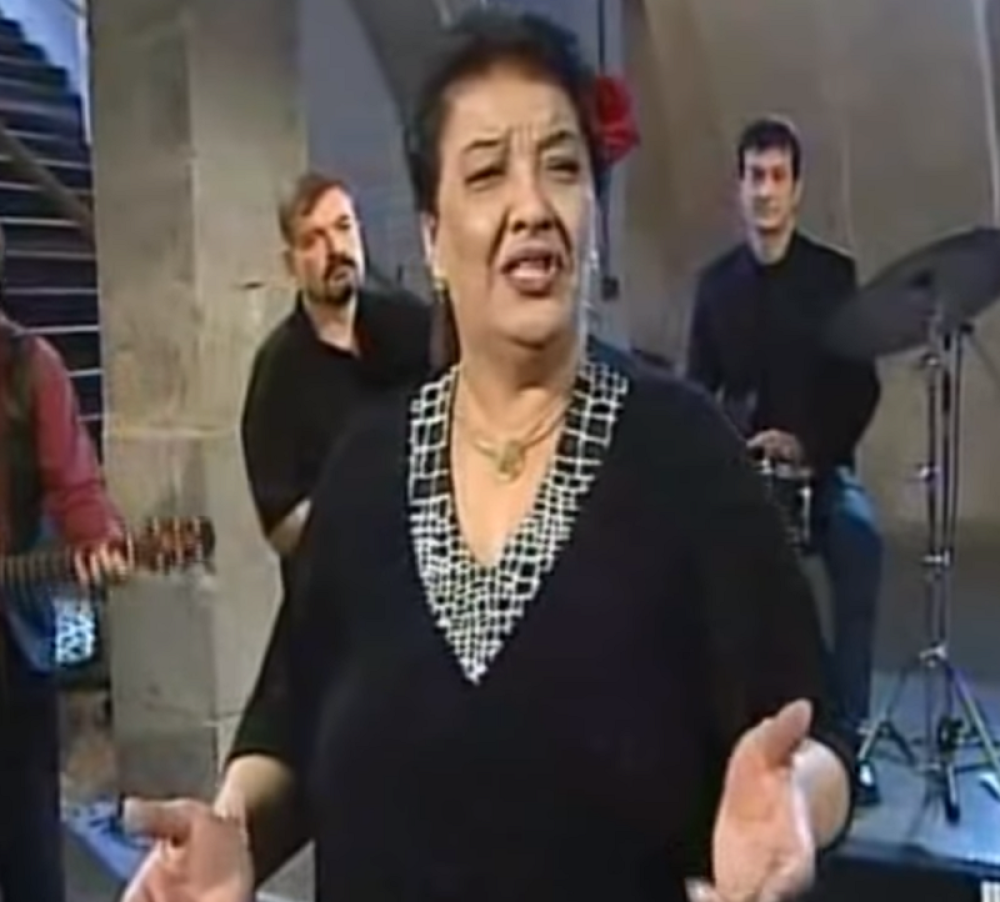 Rodila je dete sa 14 godina, dostigla ogromnu slavu, a onda čistila klozete da bi preživela!