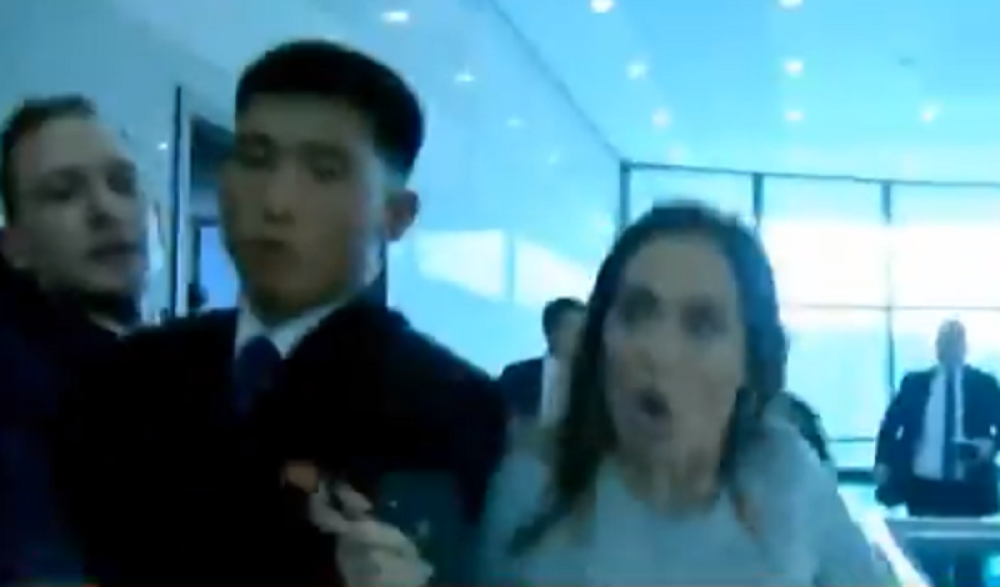 Kim POLUDEO, a i Tramp izgubio ŽIVCE! Drama na granici. Izbila žestoka TUČA! (VIDEO)