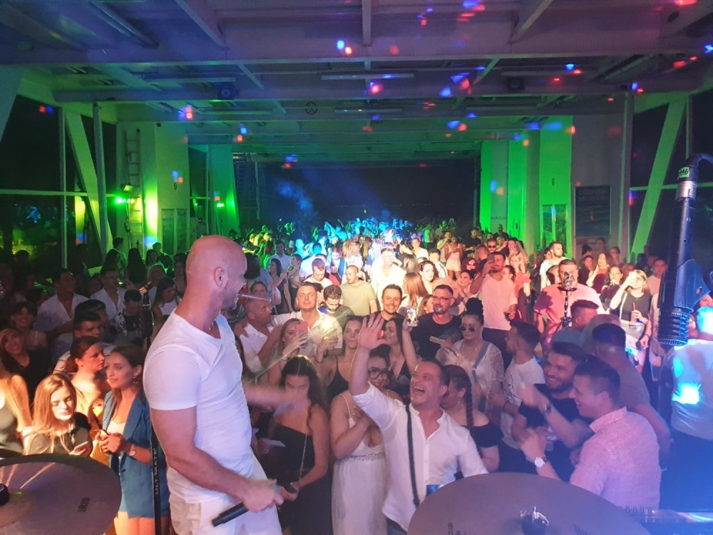 Boban Rajović umalo potopio brod, igla nije imala gde da padne, a tek da čujete cenu ulaznice