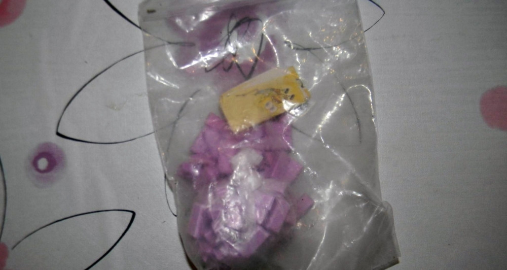 Policija zaustavila muškarca na ulici i oduzela mu šarenu teglu vrednu par hiljada evra!