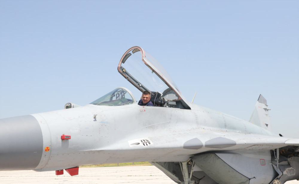 Ma ne, bre, ovo nije Stošić sa Vojne akademije, ovo je ladno Savo Milošević u ruskom Migu! (VIDEO + FOTO)