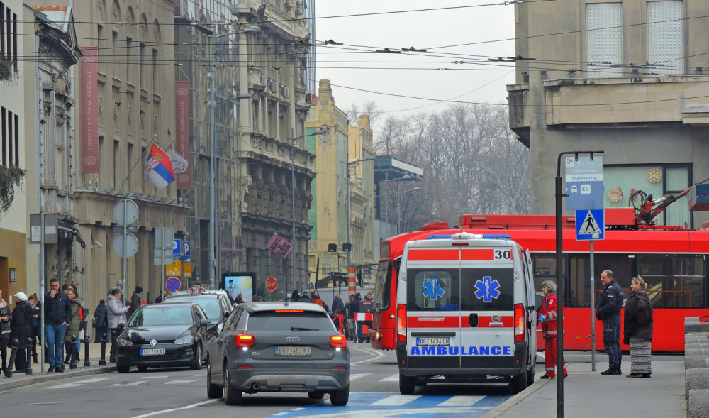 Devojčica vrištala i povraćala sluz! Umesto vode u flašici bio otrov!