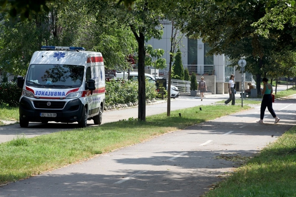 Nadležni se oglašavaju i očajnički pozivaju građane Srbije: Ne napuštajte svoje domove!
