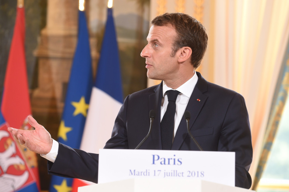 Seljaci jure francuskog predsednika po Parizu, pobesneli zbog DVA POTPISA!