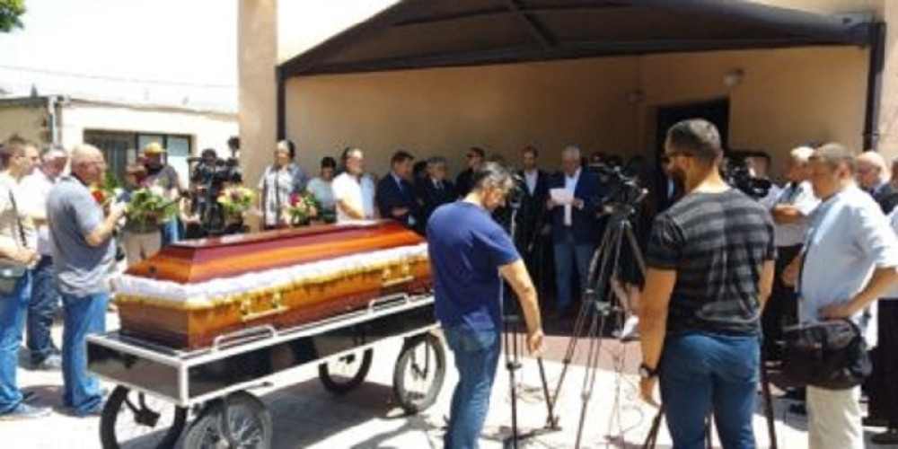 Potresne reči odzvanjale sa Momirove sahrane i podsetile Srbe na nešto NAJSVETIJE! (FOTO/VIDEO)