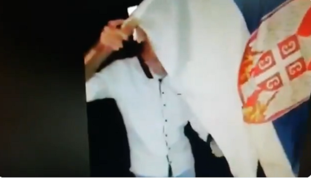 Momak iz Šida zapalio srpsku zastavu, a rečenica koju je izgovorio dok je to radio će vas ŠOKIRATI! Za ovo krivično delo preti mu ROBIJA! (VIDEO)