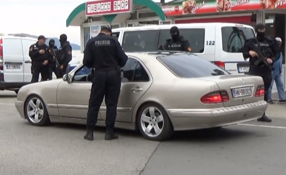 Policija upada u stanove u Podgorici i Cetinju, uhapšeno više ljudi