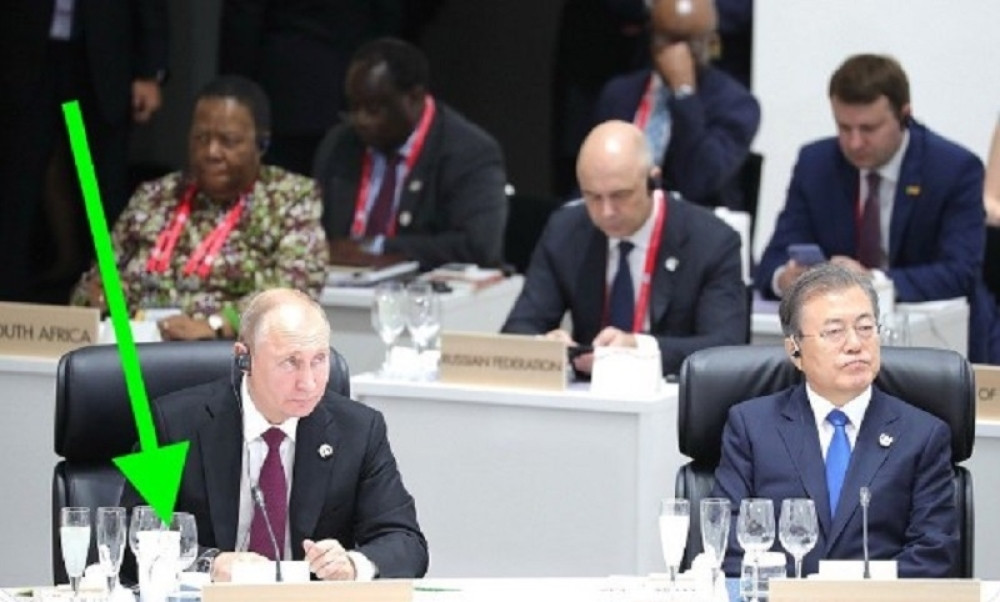 Svi su pili iz vinskih čaša, a samo ruski lider iz bele šolje: Evo kakvu tajnu krije Putinov termos! (VIDEO)