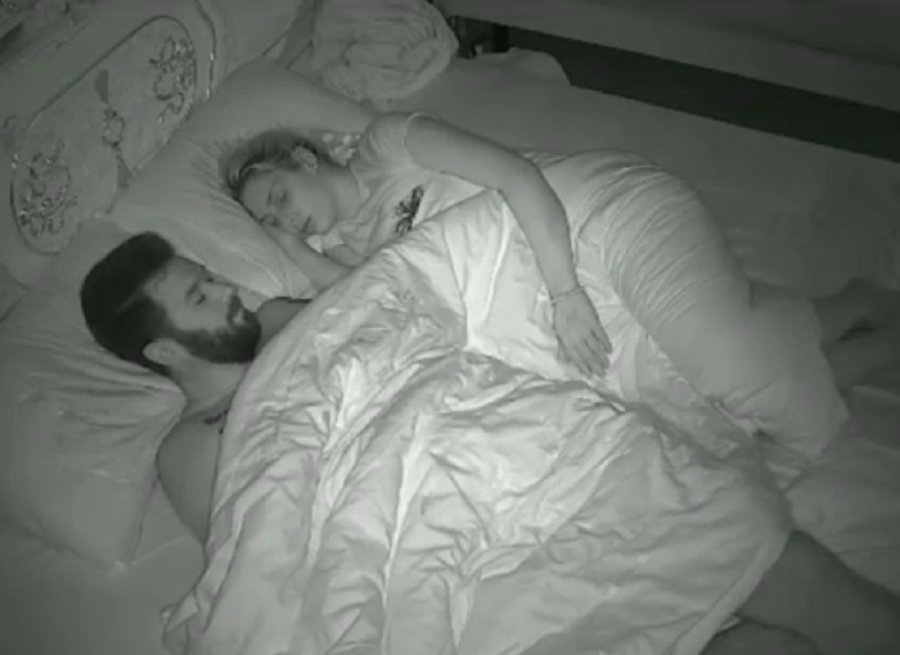 Nikola Lakić masturbirao, dok je trudna Coka uveliko spavala! (VIDEO 18+)