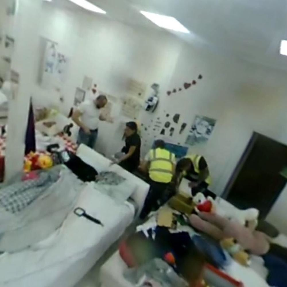 Isplivala fotka pretresa u Zadruzi, obezbeđenje prevrnulo čitavu kuću i to sve zbog ove nedozvoljene stvari!