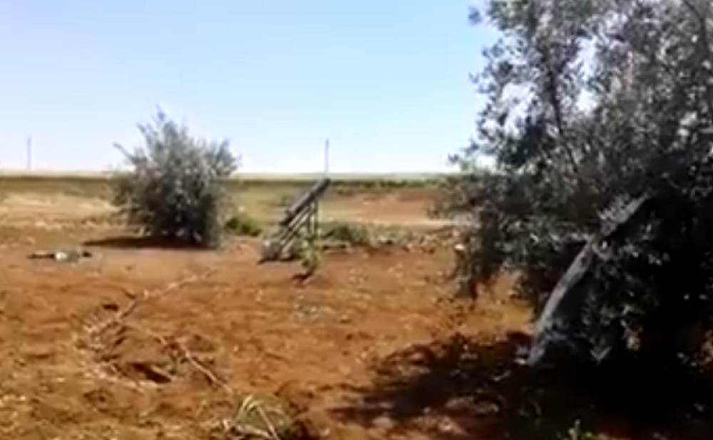 Džihadista na motociklu ni slutio nije da će ovako suludo skončati! Ortaci ispaljivali granate, a on napravio potpunu GLUPOST! (VIDEO)