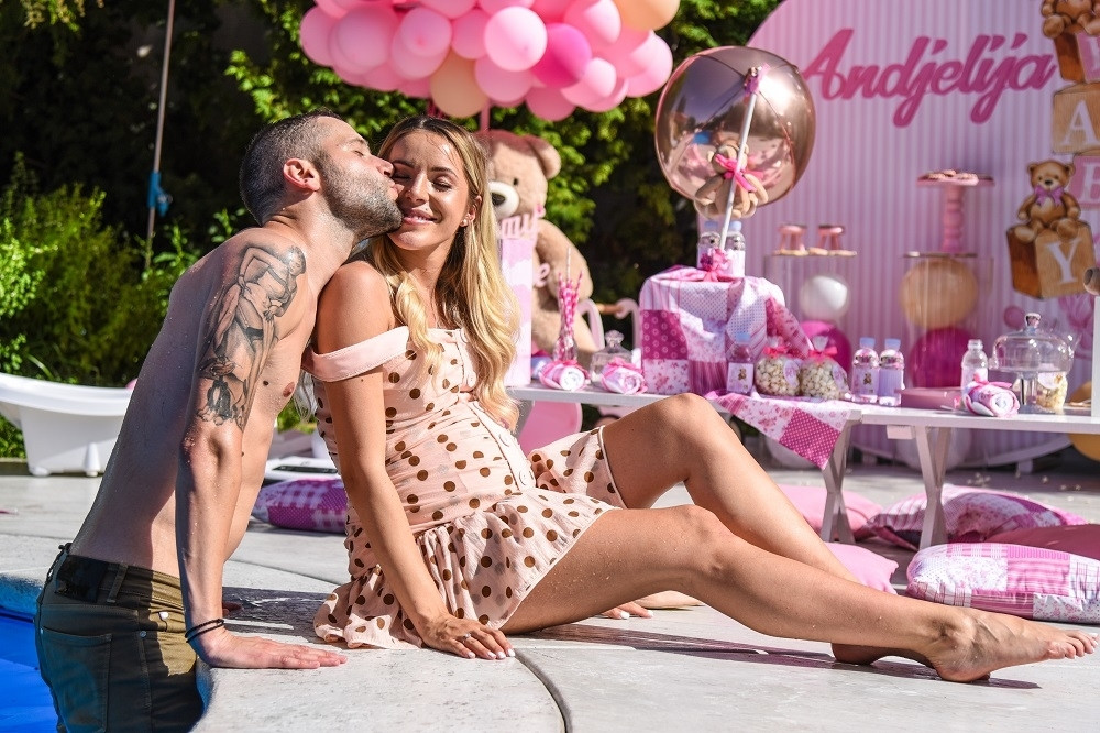 Vladan Savić i njegova supruga Jovana proslavili bebi šauer (FOTO)