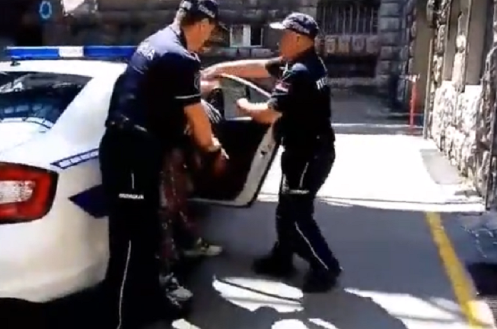 Ubacili ga u auto i tukli zbog duga! Jedna osoba hitno zvala policiju