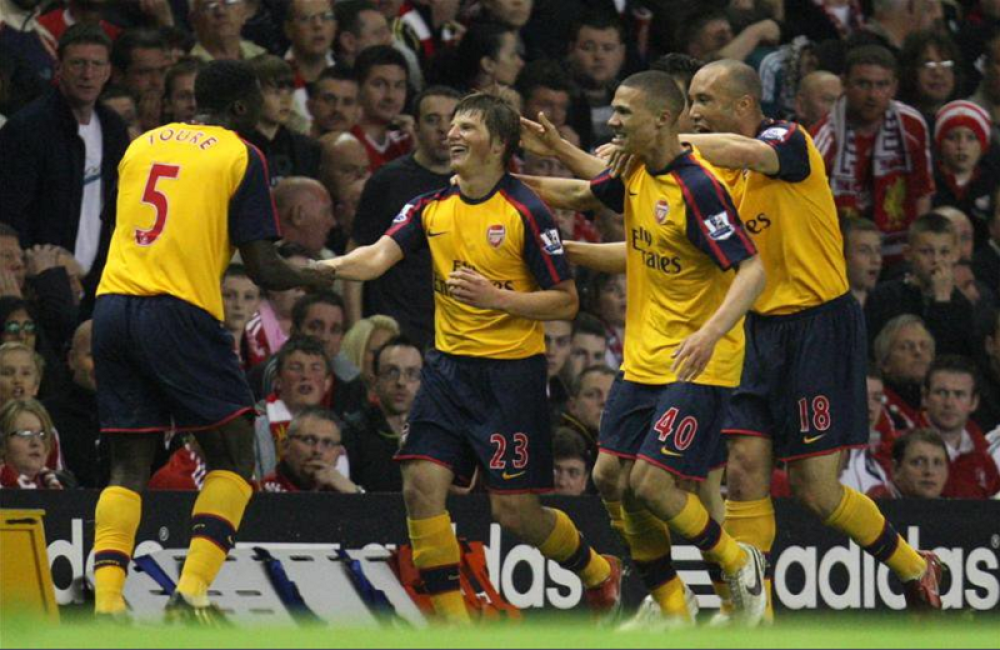 Legendarni Rus se iz kafane vraća jašući konja, posećuje striptiz klubove i optužuju ga da je duh lopov! (FOTO)