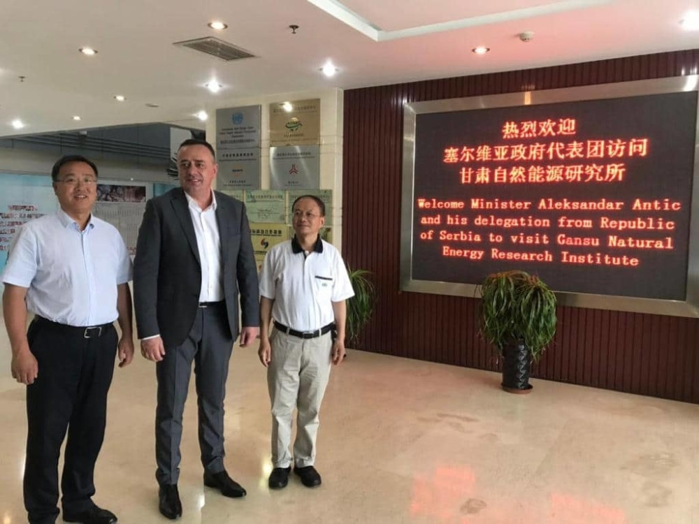 Antić u kompaniji čiji će autobusi biti na ulicama Beograda (FOTO)