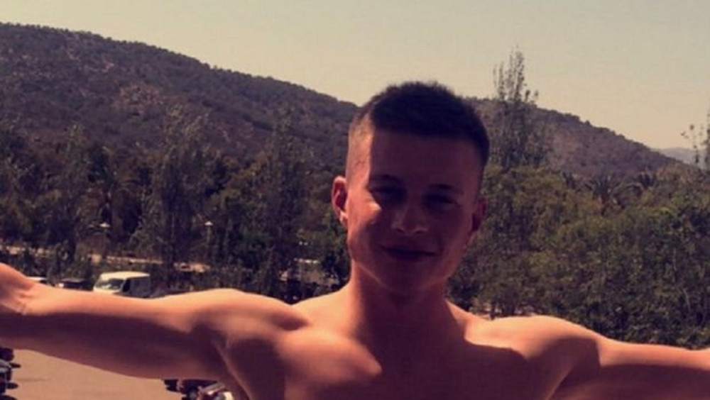 Mladić (18) krenuo na more, a saveti njegove majke su postali HIT na mrežama!