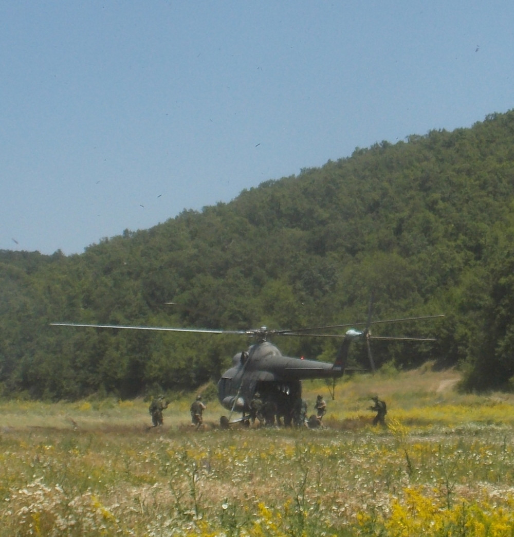 Spustili su se helikopterom i opkolili kuću! Teroristi nisu imali šanse