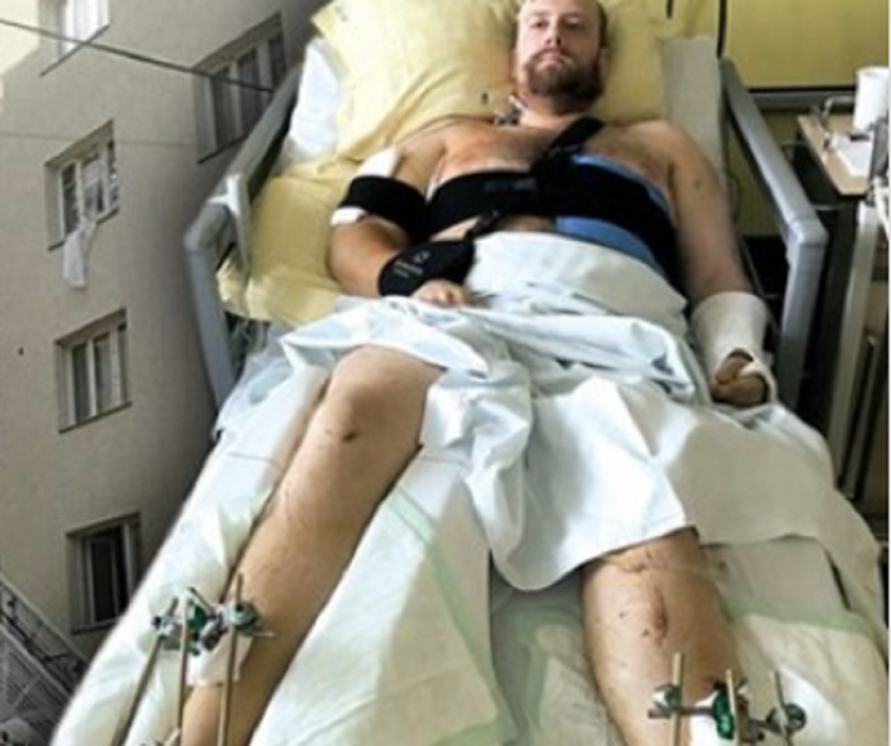 Sedeo je go za kompjuterom, a onda je tlo nestalo pod njim, pronašli su ga pored tela MRTVE SRPKINJE! (VIDEO)