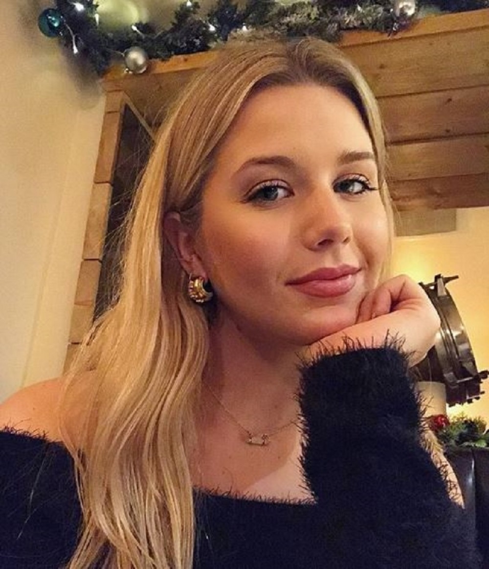 Najseksi teniserka sveta ima sestru, ONA JE JOŠ JAČA RIBA! Ovoj plavuši se u tanga kupaćem sve ocrtava! I gore i dole! (FOTO)