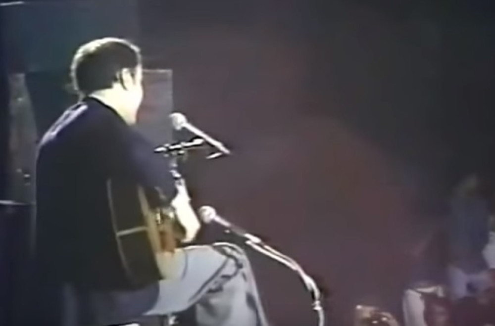 Preminuo popularni pevač! Bio je autor najpopularnije pesme!