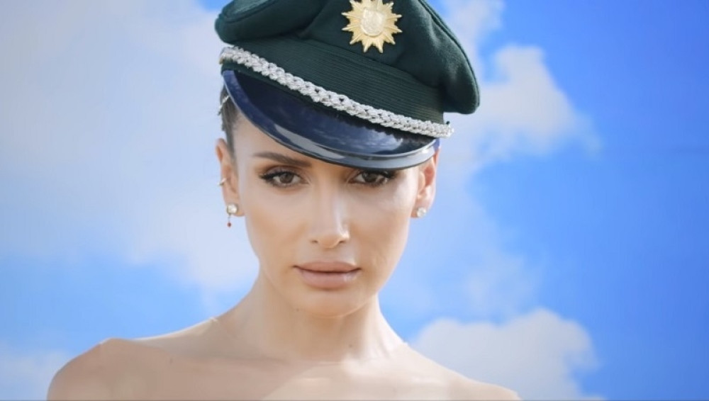 Emina Jahović se udala PRETHODNE NOĆI?! Ludnica na Instagramu zbog OVE FOTKE!