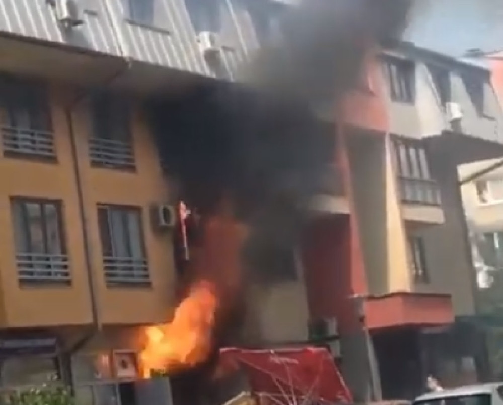 Odjekivale eksplozije jedna za drugom! Zgrada gori, ljude zahvatila vatra! (VIDEO)