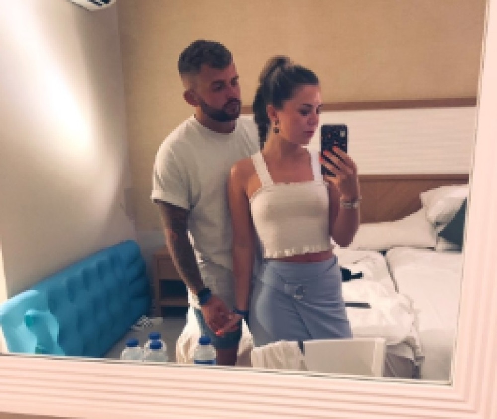 Poslali roditeljima fotografiju iz sobe, oca pojeo blam od onog što je ugledao! Zete, kakav udarac na muškost (FOTO)