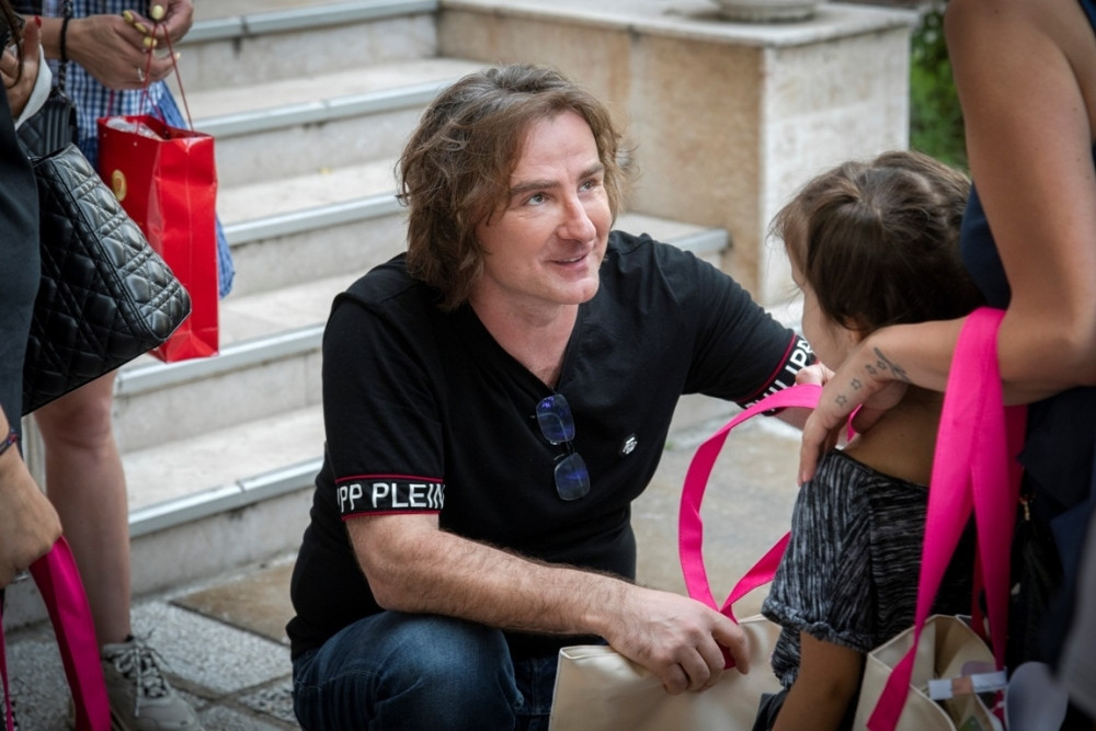 Željko posetio decu iz Zvečanske na letovanju i uputio im emotivnu poruku!