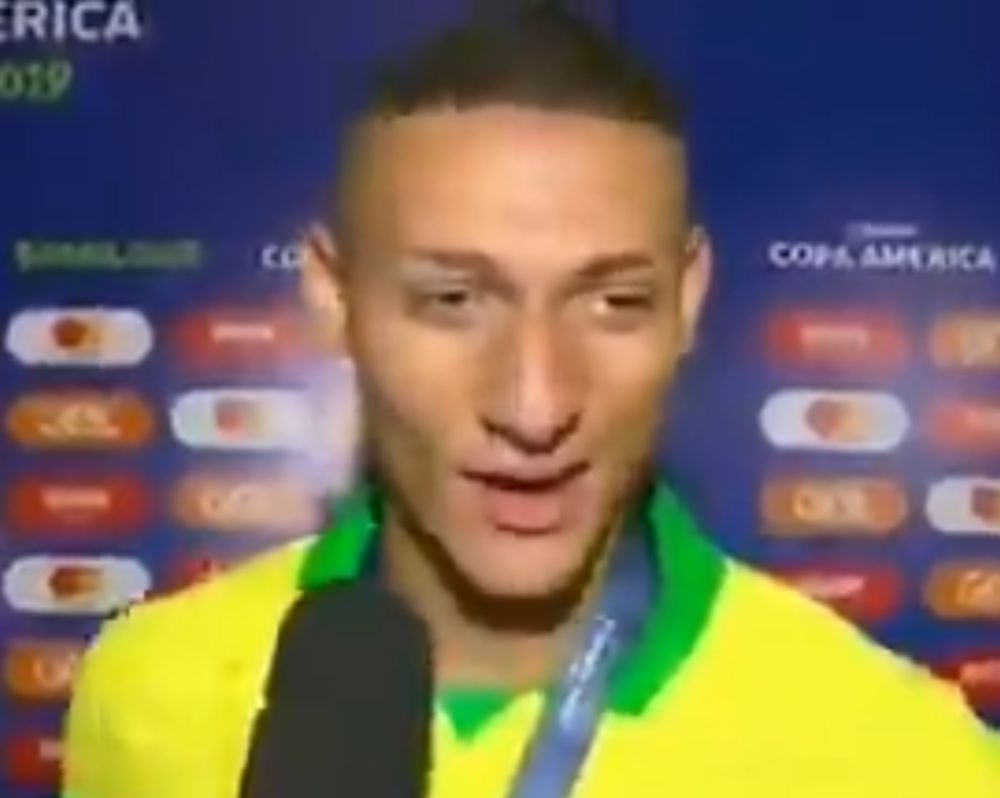 Posvetio joj titulu, a onda "Kako se zove?!" U jeku slavlja se desio NAJLUĐI MOMENAT (VIDEO)