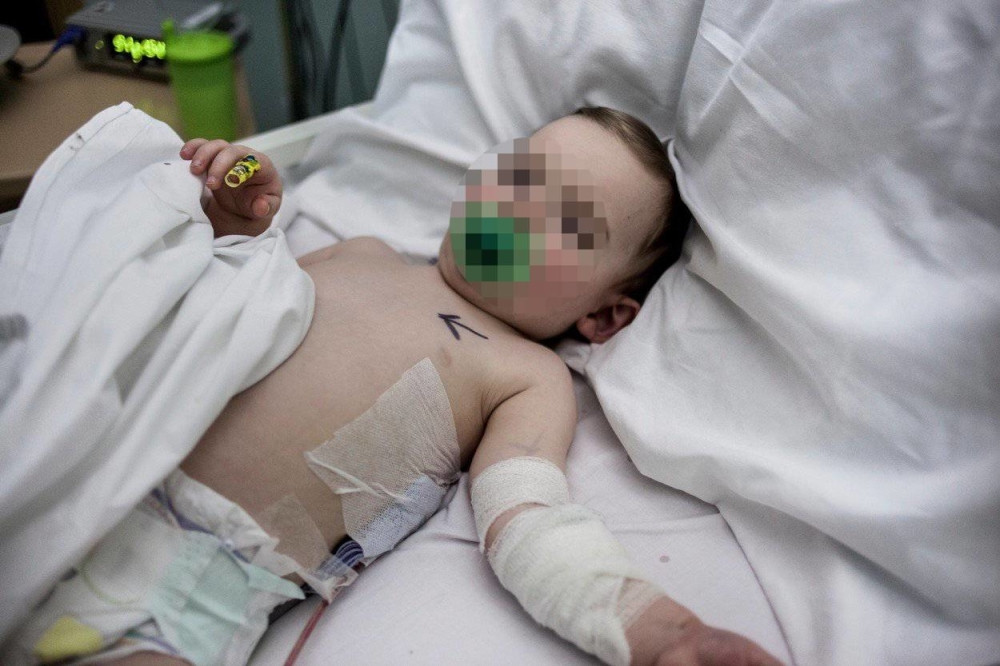 Kada su stigli rendgenski snimci, lekari se zaprepastili. Dr Roić otkrio kakve je užase dečak (2) preživeo