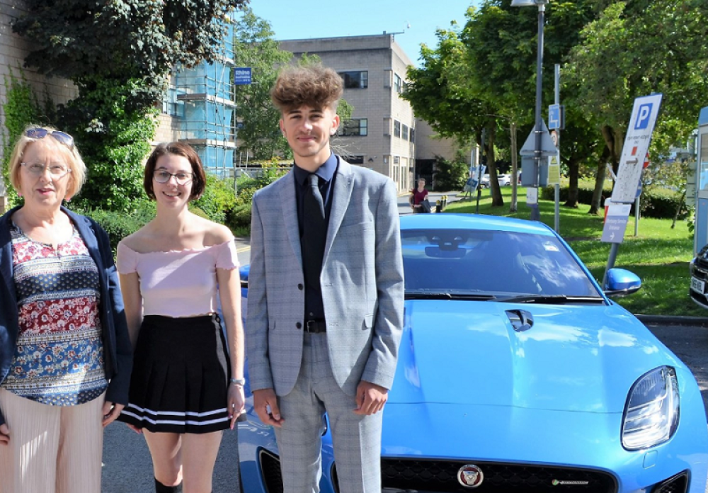 Svakog dana je prolazio pored istog automobila, a onda je jednog jutra na brisaču ostavio ceduljicu! Sačekao ga je ŠOK! (FOTO)