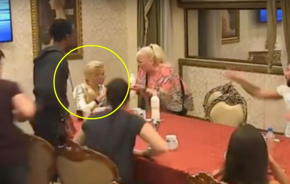 Ispolivana voditeljka "Parova" jogurtom usred programa uživo! Skandalozno ponašanje takmičara!